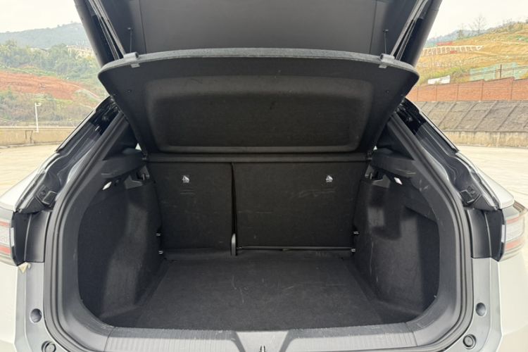 Used Volkswagen ID.4 X 2021 Pure+ Long-Range Edition Trunk