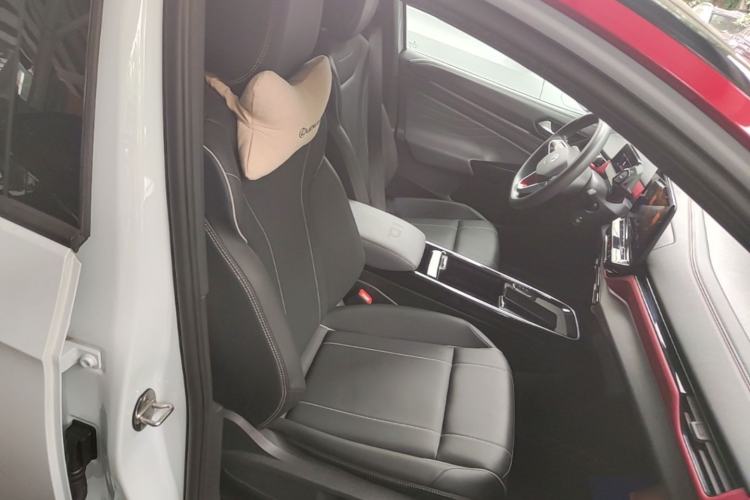 Used Volkswagen ID.4 X 2021 Pure+ Long-Range Edition Right Front Seat