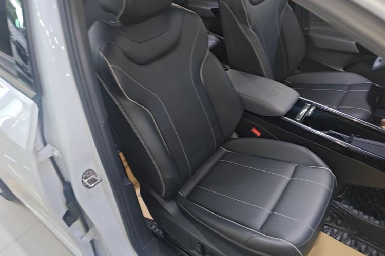 Used Volkswagen ID.4 X 2021 Pure+ Long-Range Edition Right Front Seat