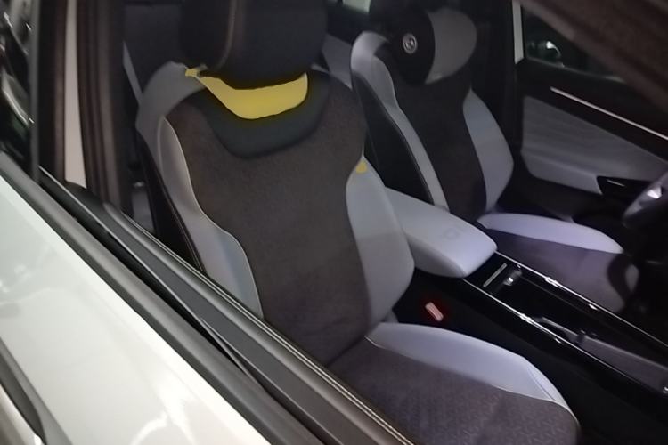 Used Volkswagen ID.4 X 2021 Pro Smart Long-Range Edition Right Front Seat