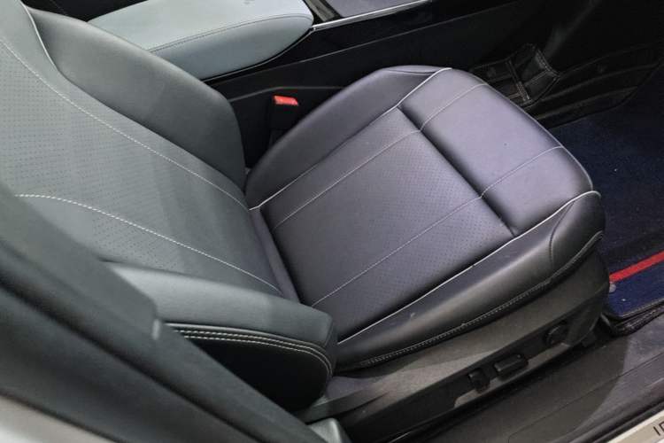 Used Volkswagen ID.4 X 2021 Pure+ Long-Range Edition Right Front Seat