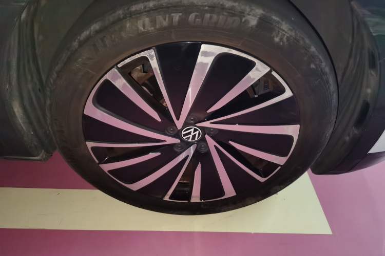 Used Volkswagen ID.4 X 2021 1st Edition ID. First Impression Edition Right Front Wheel Hub
