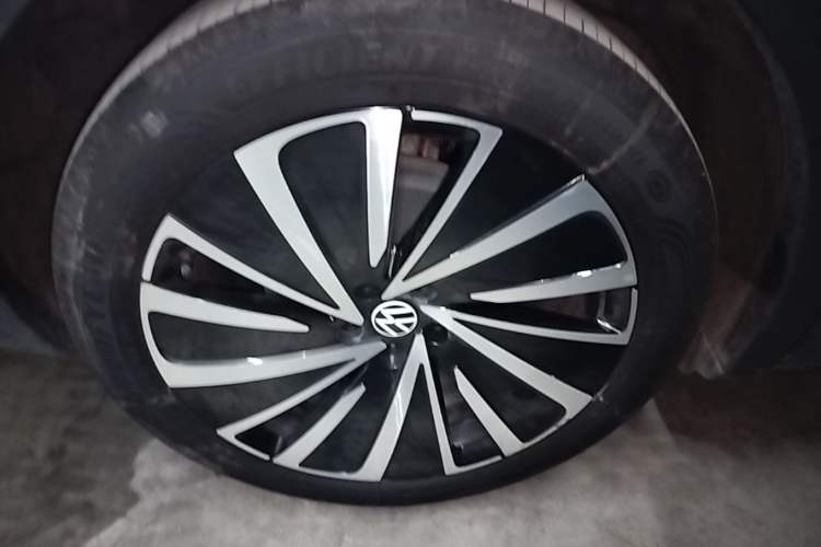 Used Volkswagen ID.4 X 2021 Pro Smart Long-Range Edition Right Rear Wheel Hub