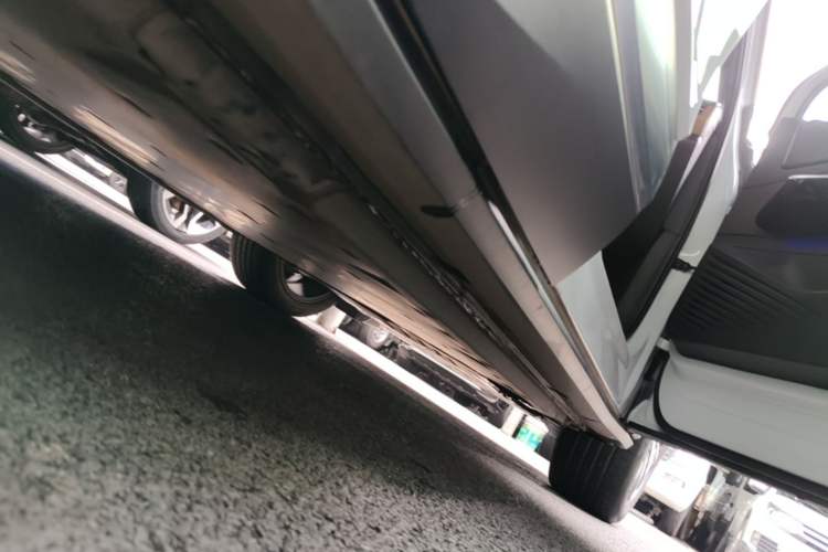 Used Volkswagen ID.4 X 2021 Pro Smart Long-Range Edition Right Side Sill