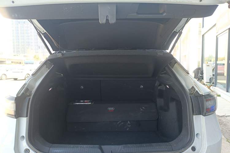 Used Volkswagen ID.4 X 2021 Pure Edition Trunk