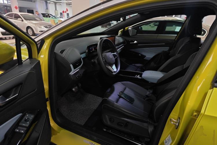 Used Volkswagen ID.4 X 2021 Pure+ Long-Range Edition Interior 3