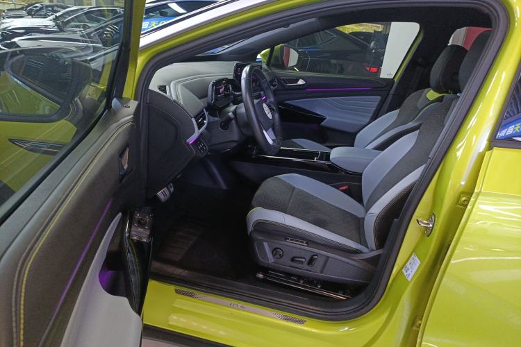 Used Volkswagen ID.4 X 2021 Pro Smart Long-Range Edition Interior 3