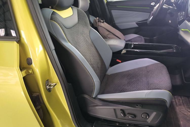 Used Volkswagen ID.4 X 2021 Pro Smart Long-Range Edition Right Front Seat