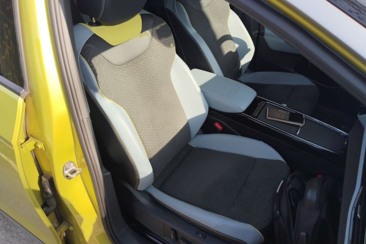 Used Volkswagen ID.4 X 2021 Pro Smart Long-Range Edition Right Front Seat