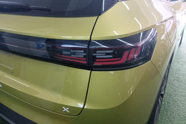 Used Volkswagen ID.4 X 2021 Pro Smart Long-Range Edition Right Rear Taillight