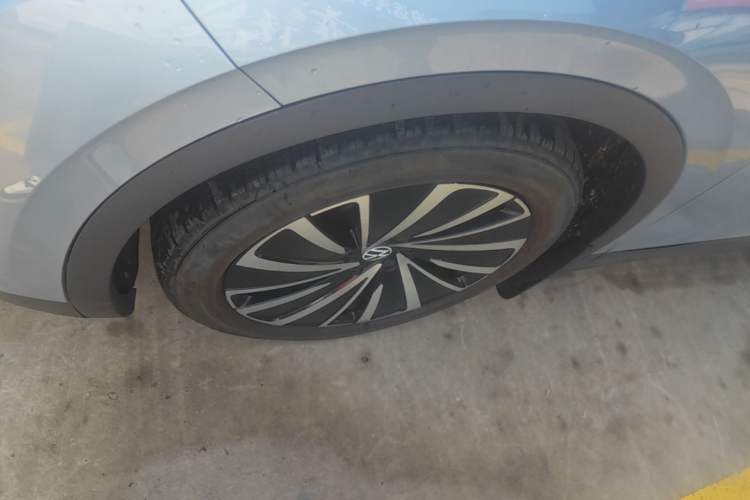 Used Volkswagen ID.4 X 2022 Pure Long-Range Version Left Front Wheel Hub