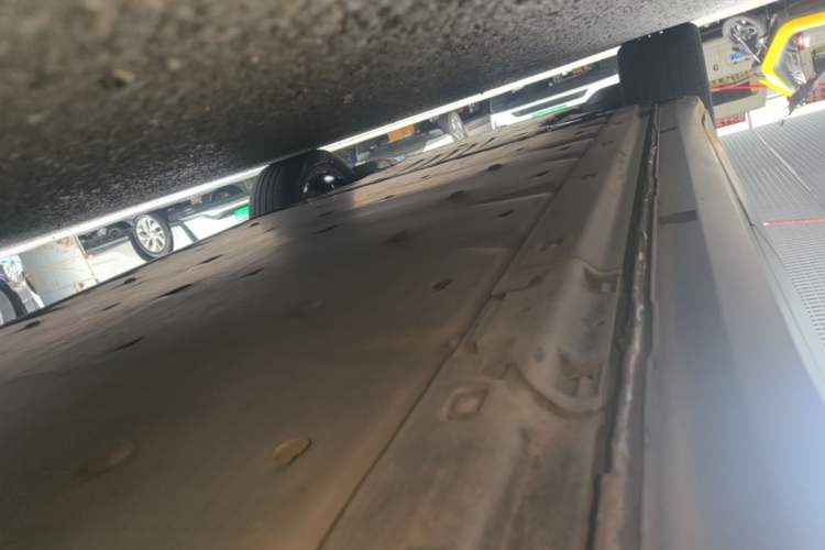 Used Volkswagen ID.4 X 2022 Intelligent Long-Range Version Left Side Sill