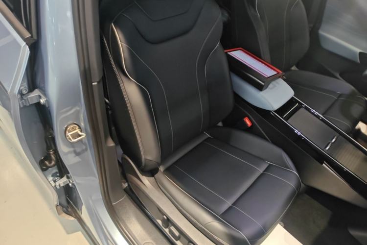Used Volkswagen ID.4 X 2022 Pure Long-Range Version Right Front Seat