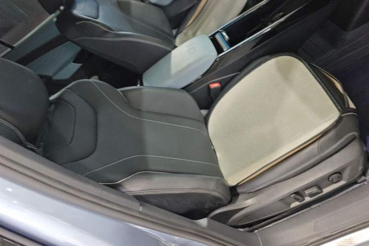 Used Volkswagen ID.4 X 2022 Pure Smart Edition Right Front Seat