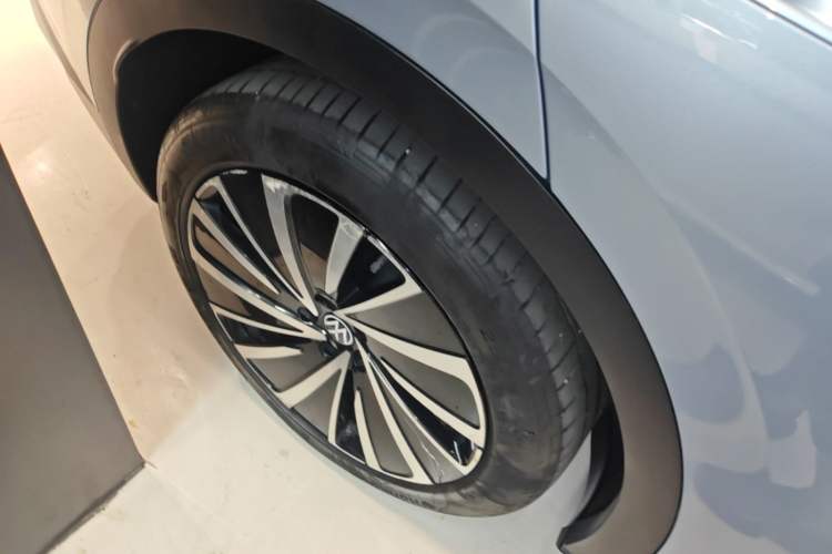Used Volkswagen ID.4 X 2022 Pure Long-Range Version Right Rear Wheel Hub