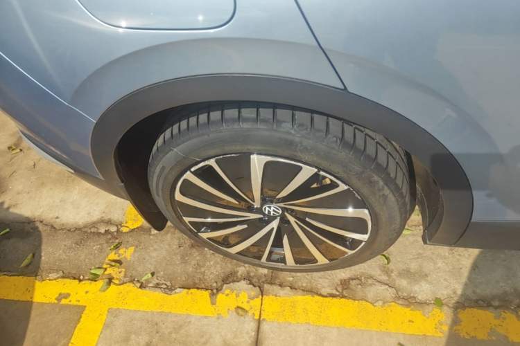 Used Volkswagen ID.4 X 2022 Pure Long-Range Version Right Rear Wheel Hub