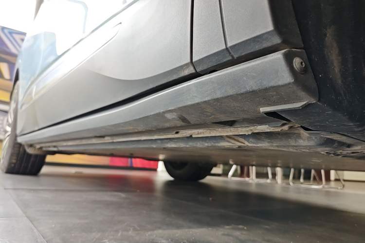 Used Volkswagen ID.4 X 2022 Intelligent Long-Range Version Right Side Sill