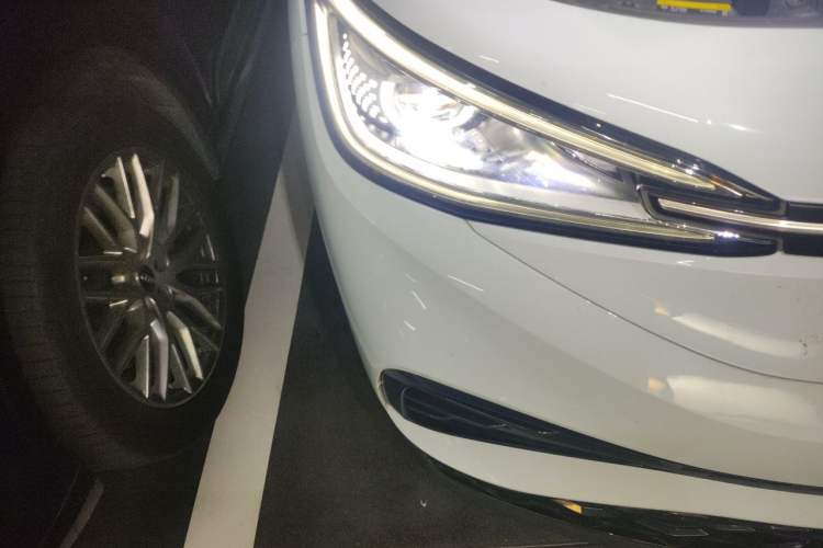 Used Volkswagen ID.4 X 2022 Pure Long-Range Version Right Front Headlight