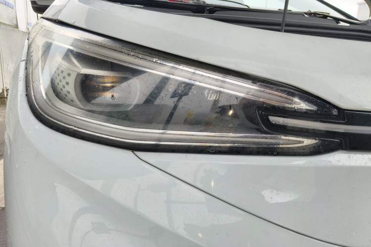 Used Volkswagen ID.4 X 2022 Pure Long-Range Version Right Front Headlight