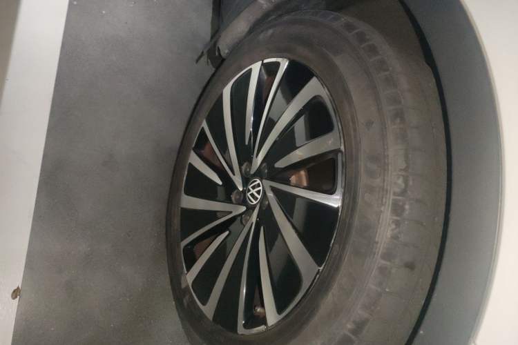 Used Volkswagen ID.4 X 2022 Pure Long-Range Version Right Front Wheel Hub