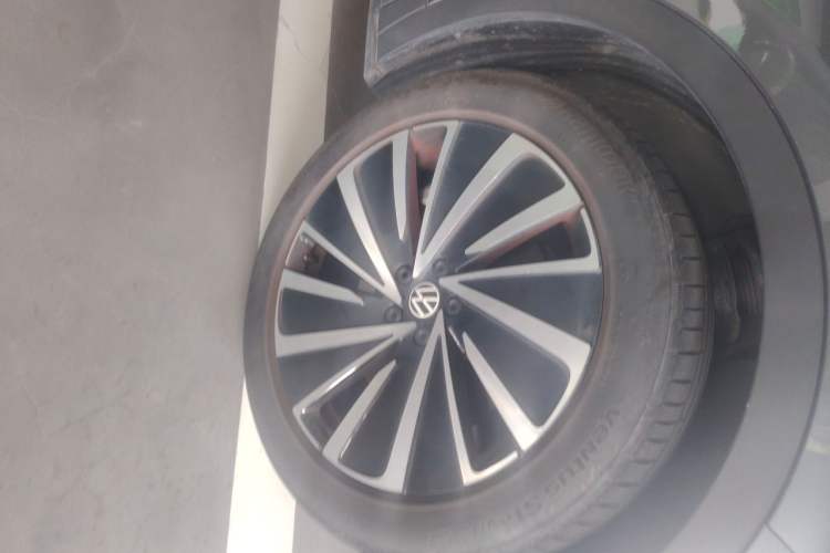 Used Volkswagen ID.4 X 2022 Smart Enjoyment Long-Range Edition Right Front Wheel Hub