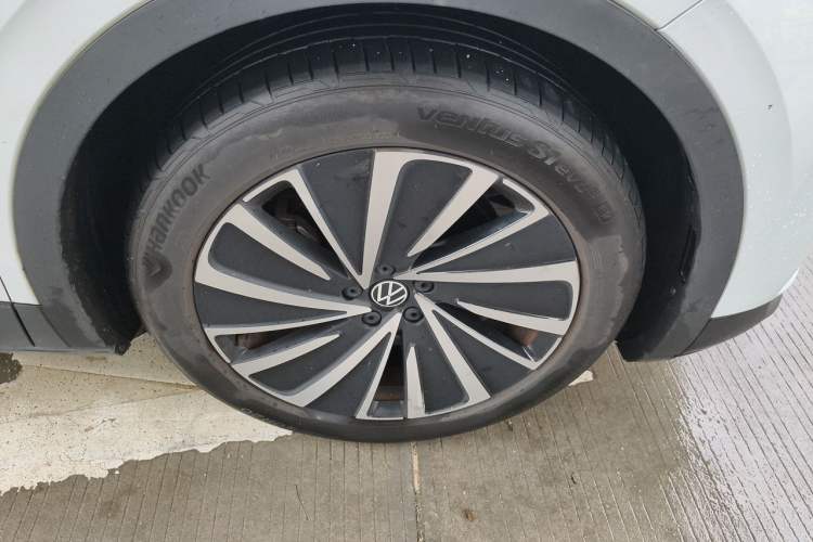 Used Volkswagen ID.4 X 2022 Pure Long-Range Version Right Front Wheel Hub