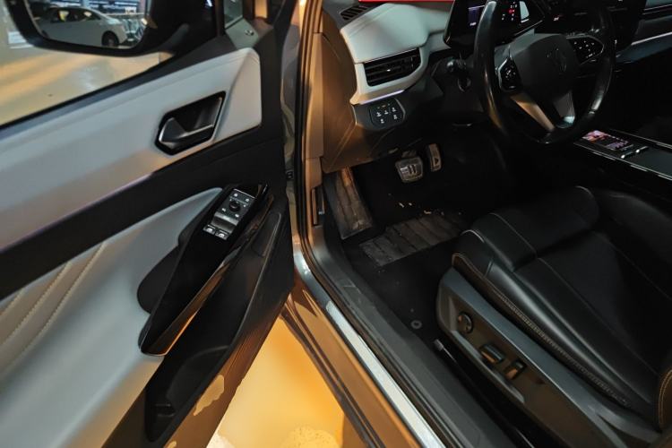 Used Volkswagen ID.4 X 2022 Pure Smart Edition Interior 3