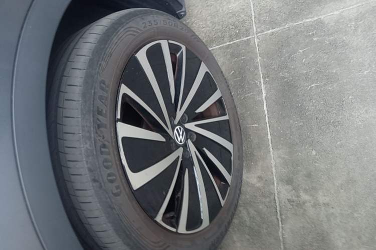 Used Volkswagen ID.4 X 2022 Pure Long-Range Version Left Front Wheel Hub