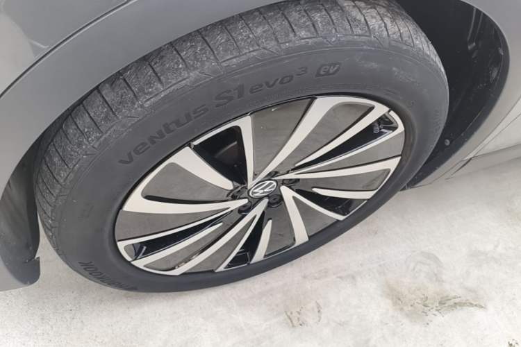 Used Volkswagen ID.4 X 2022 Pure Long-Range Version Left Front Wheel Hub