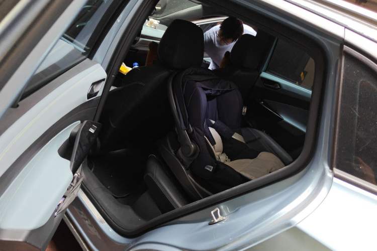 Used Volkswagen ID.4 X 2022 Pure Long-Range Version Left Rear Seat