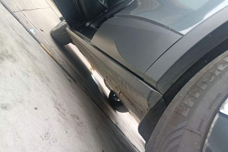 Used Volkswagen ID.4 X 2022 Pure Long-Range Version Left Side Sill