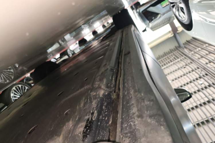 Used Volkswagen ID.4 X 2022 Pure Long-Range Version Left Side Sill
