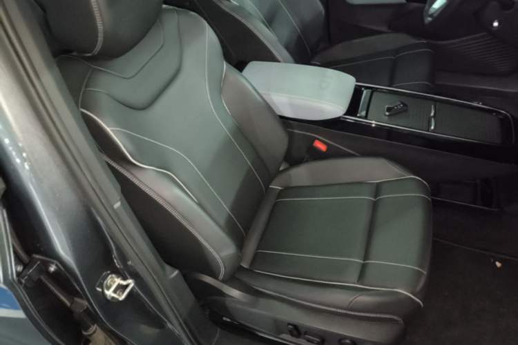 Used Volkswagen ID.4 X 2022 Pure Long-Range Version Right Front Seat