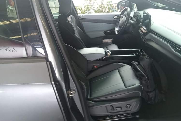 Used Volkswagen ID.4 X 2022 Pure Long-Range Version Right Front Seat