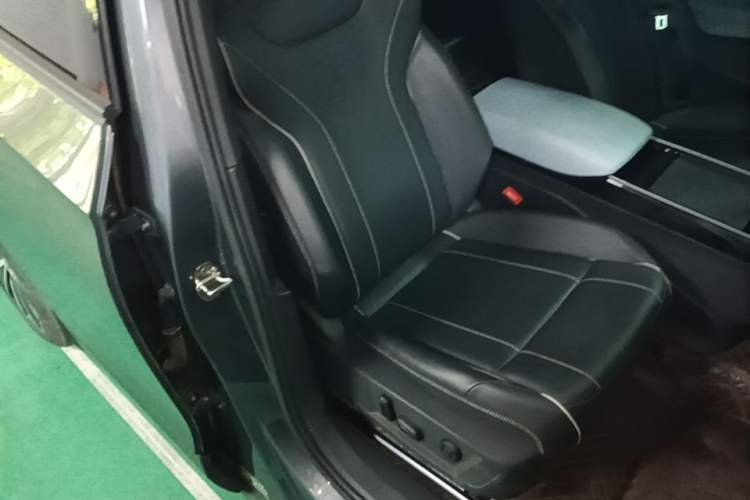 Used Volkswagen ID.4 X 2022 Pure Long-Range Version Right Front Seat