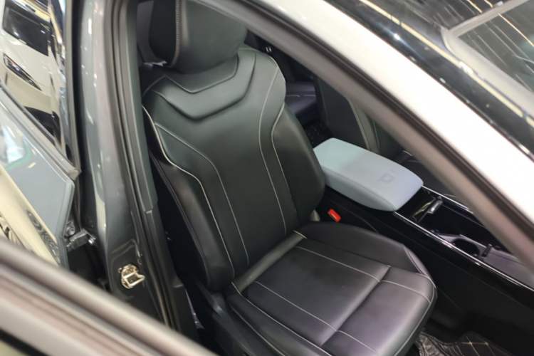 Used Volkswagen ID.4 X 2022 Pure Long-Range Version Right Front Seat