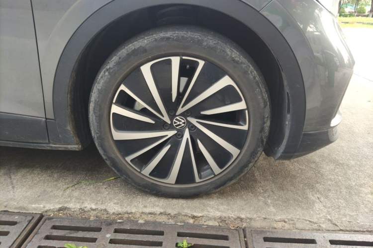 Used Volkswagen ID.4 X 2022 Pure Long-Range Version Right Front Wheel Hub