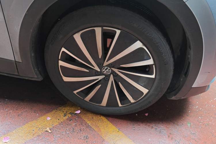 Used Volkswagen ID.4 X 2022 Pure Long-Range Version Right Front Wheel Hub