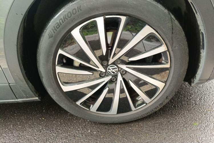 Used Volkswagen ID.4 X 2022 Pure Long-Range Version Right Front Wheel Hub