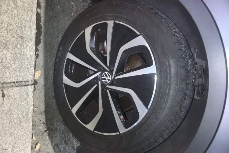 Used Volkswagen ID.4 X 2022 Pure Smart Edition Right Front Wheel Hub