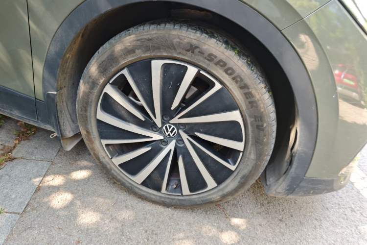 Used Volkswagen ID.4 X 2022 Pure Long-Range Version Right Front Wheel Hub