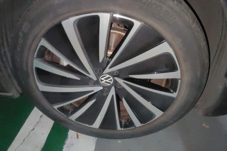 Used Volkswagen ID.4 X 2022 Smart Enjoyment Long-Range Edition Right Front Wheel Hub
