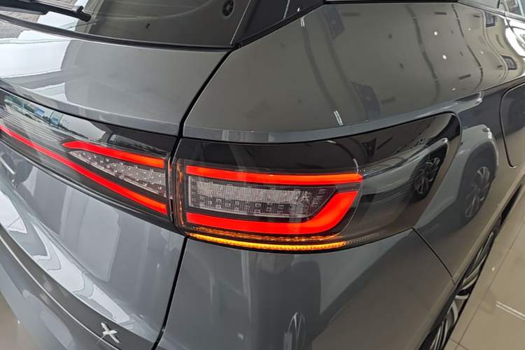 Used Volkswagen ID.4 X 2022 Pure Long-Range Version Right Rear Taillight