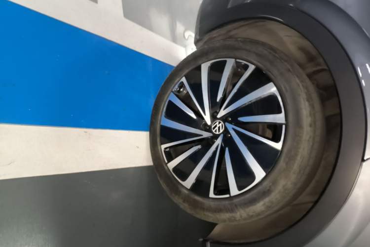 Used Volkswagen ID.4 X 2022 Pure Long-Range Version Right Rear Wheel Hub
