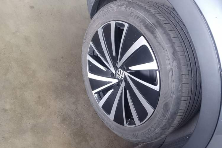 Used Volkswagen ID.4 X 2022 Pure Long-Range Version Right Rear Wheel Hub