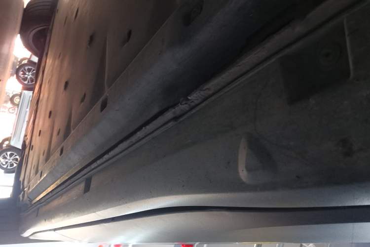 Used Volkswagen ID.4 X 2022 Intelligent Long-Range Version Right Side Sill
