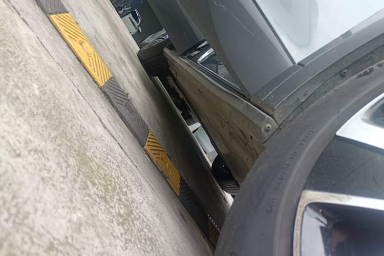 Used Volkswagen ID.4 X 2022 Pure Long-Range Version Right Side Sill