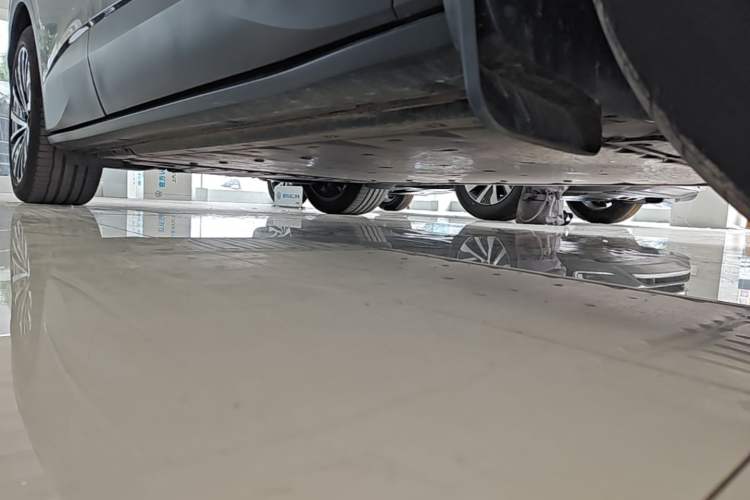 Used Volkswagen ID.4 X 2022 Pure Long-Range Version Right Side Sill