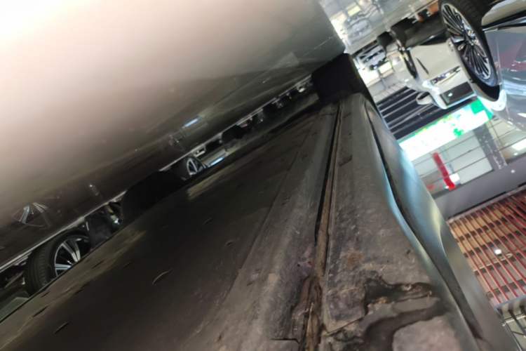 Used Volkswagen ID.4 X 2022 Pure Long-Range Version Right Side Sill