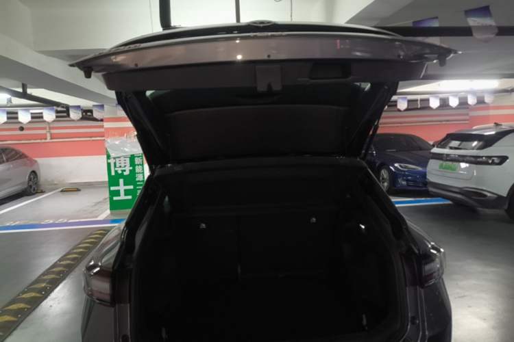 Used Volkswagen ID.4 X 2022 Pure Long-Range Version Trunk